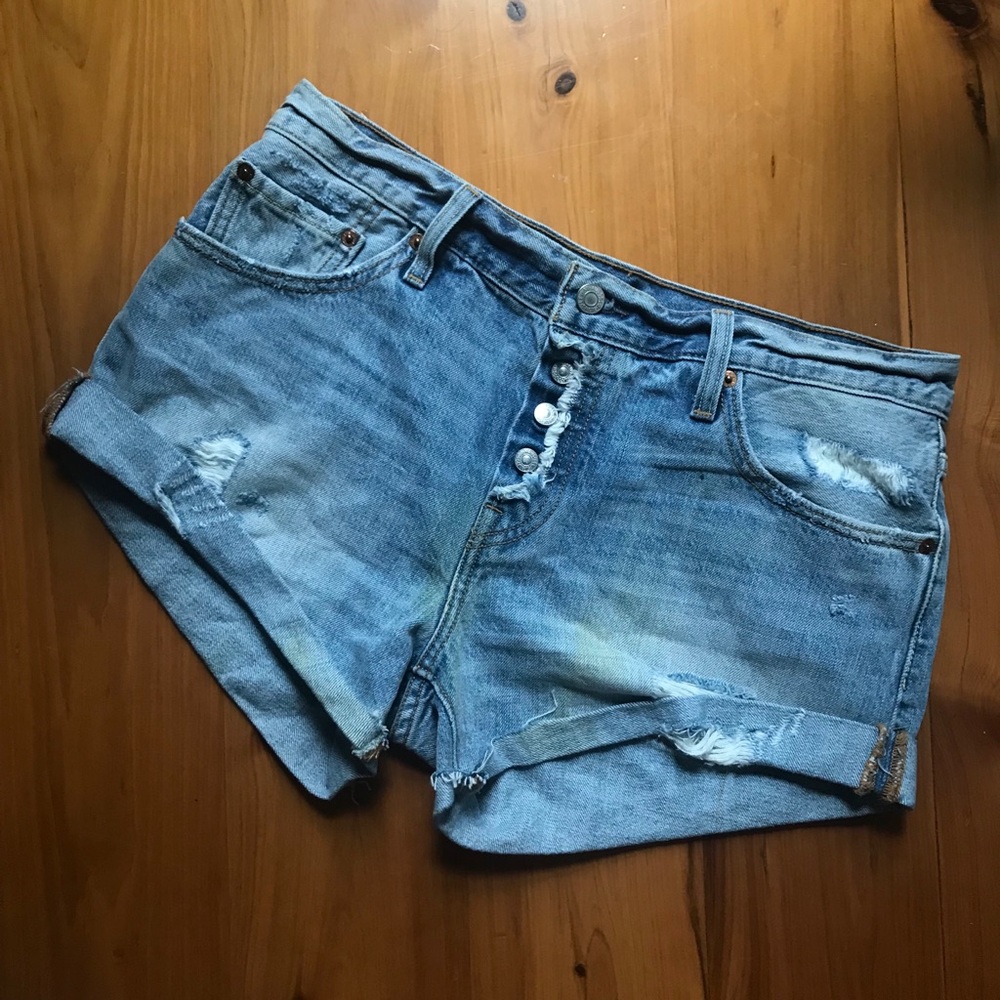 EUC distressed Levi shorts